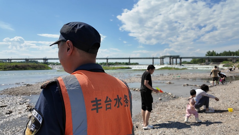 永定河这处滩涂成网红亲水地？！记者实地探访，倒吸一口凉气——
