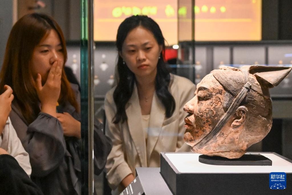 “肇兴中国：秦·大一统之路文物考古特展”在上海博物馆东馆启幕