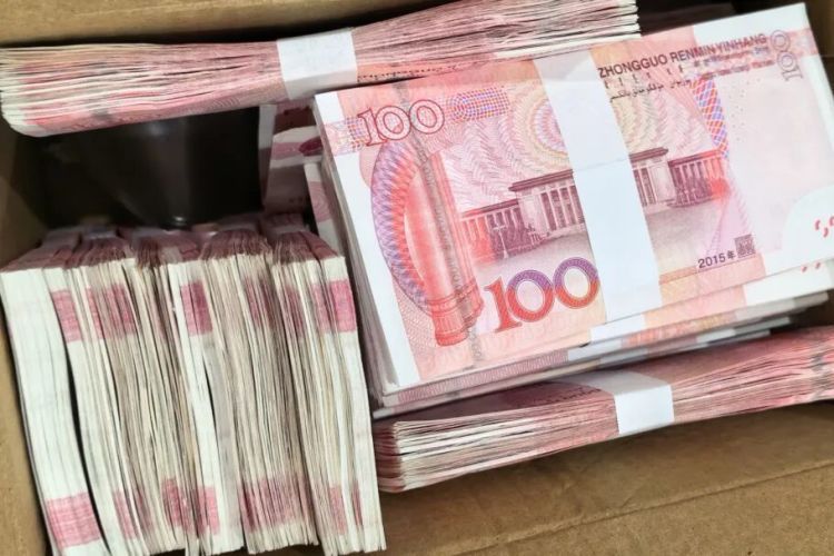 带着20万去见“网友”,对方第一句话:警察查你了吗? 带着20万去见“网友”,对方第一句话:警察查你了吗?