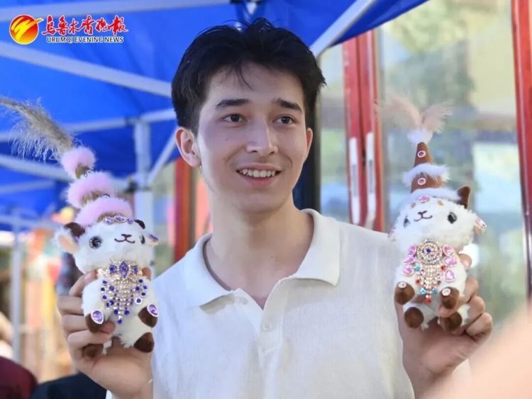 网红“新疆小羊”搬新址!“新疆小羊哥”发声:将线上销售! 网红“新疆小羊”搬新址!“新疆小羊哥”发声:将线上销售!