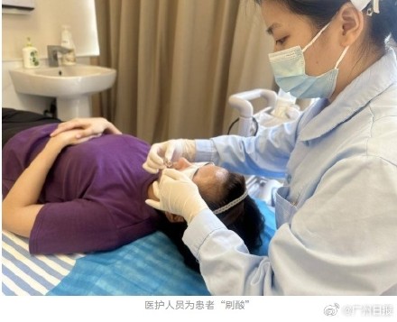 皮肤科医生预警高考生刷酸烂脸风险 皮肤科医生预警高考生刷酸烂脸风险