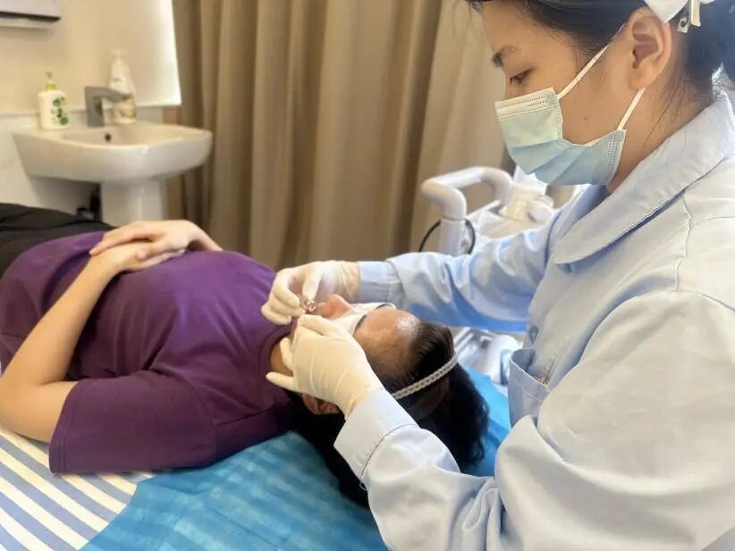 忍痛“刷酸”5分钟,考生差点“烂脸”!高考后“刷酸” 热潮来袭,医生发出重要提醒 忍痛“刷酸”5分钟,考生差点“烂脸”!高考后“刷酸” 热潮来袭,医生发出重要提醒