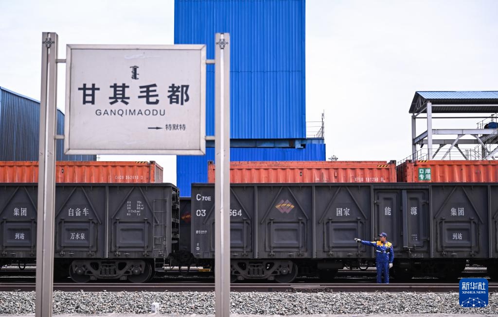 甘泉铁路今年累计发运量超800万吨 甘泉铁路今年累计发运量超800万吨