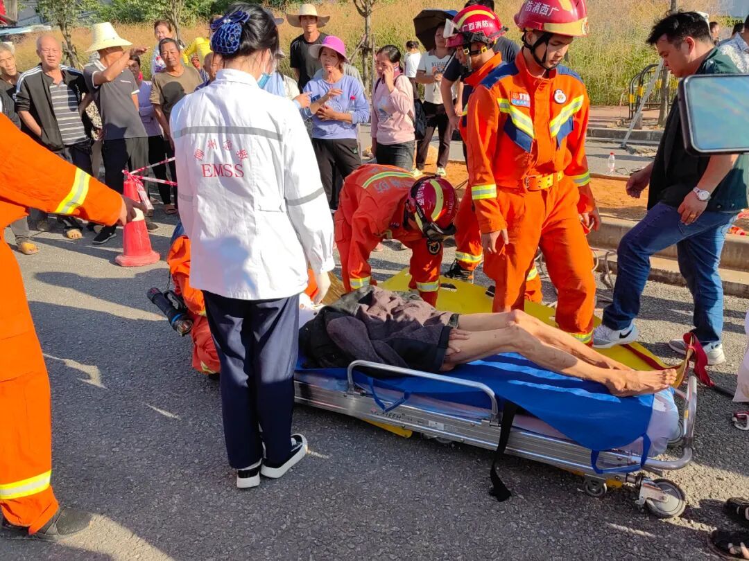 误将窗户当大门?患病老人家中离奇“失踪”,竟是直直从8楼坠下,还好奇迹出现了…… 误将窗户当大门?患病老人家中离奇“失踪”,竟是直直从8楼坠下,还好奇迹出现了……