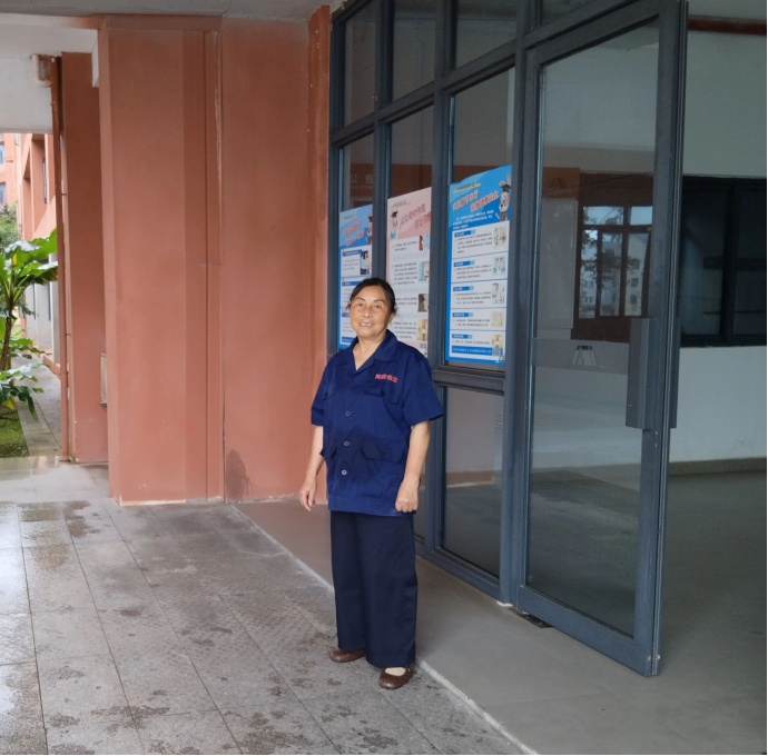 江西一高校老师连闯2次红灯,交警:免罚 江西一高校老师连闯2次红灯,交警:免罚