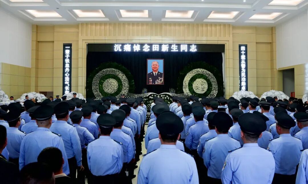 战友走好!56岁经侦大队长因公牺牲,曾荣立一等功 战友走好!56岁经侦大队长因公牺牲,曾荣立一等功