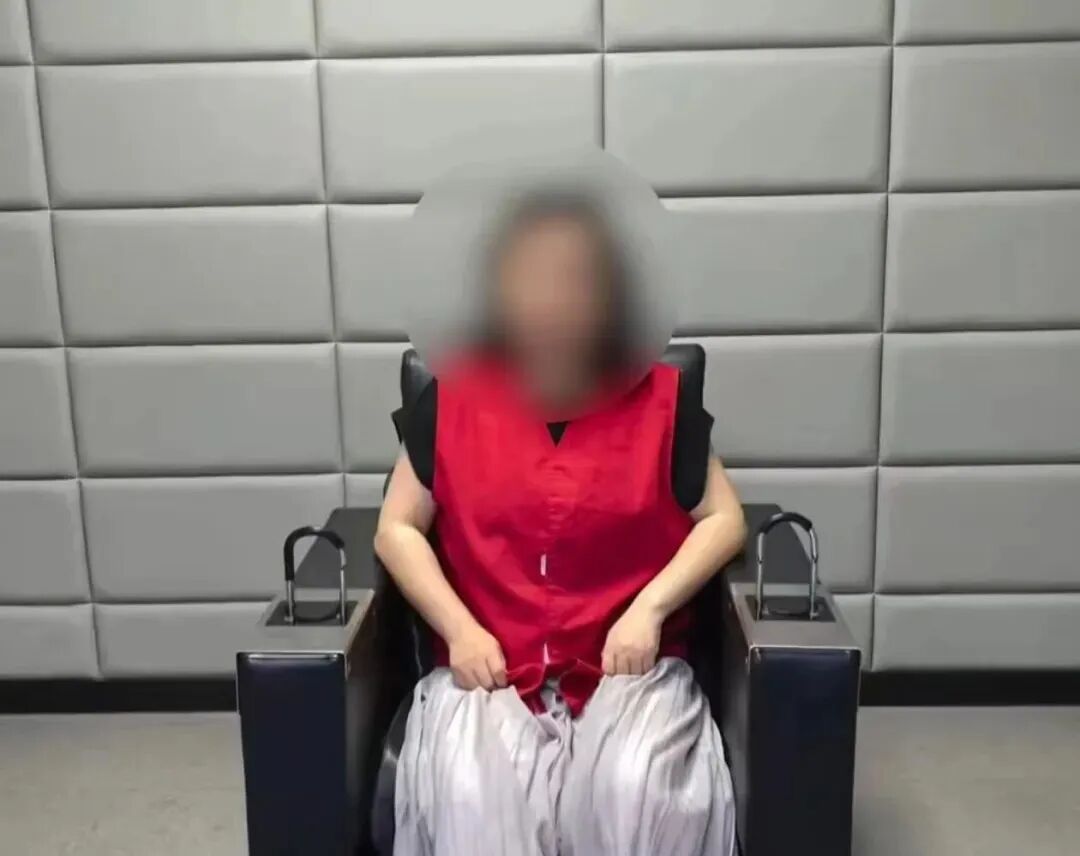 黄某编造“孤女模考648分,却遭亲舅烧书阻止高考”谣言被行拘 黄某编造“孤女模考648分,却遭亲舅烧书阻止高考”谣言被行拘