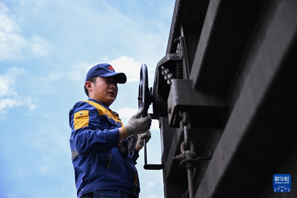 甘泉铁路今年累计发运量超800万吨 甘泉铁路今年累计发运量超800万吨