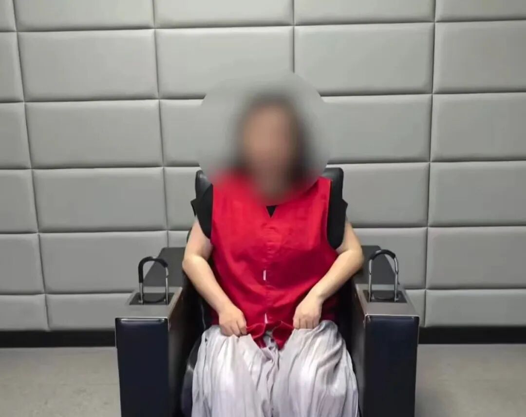 黄某编造“孤女模考648分,却遭亲舅烧书阻止高考”谣言被行拘 黄某编造“孤女模考648分,却遭亲舅烧书阻止高考”谣言被行拘