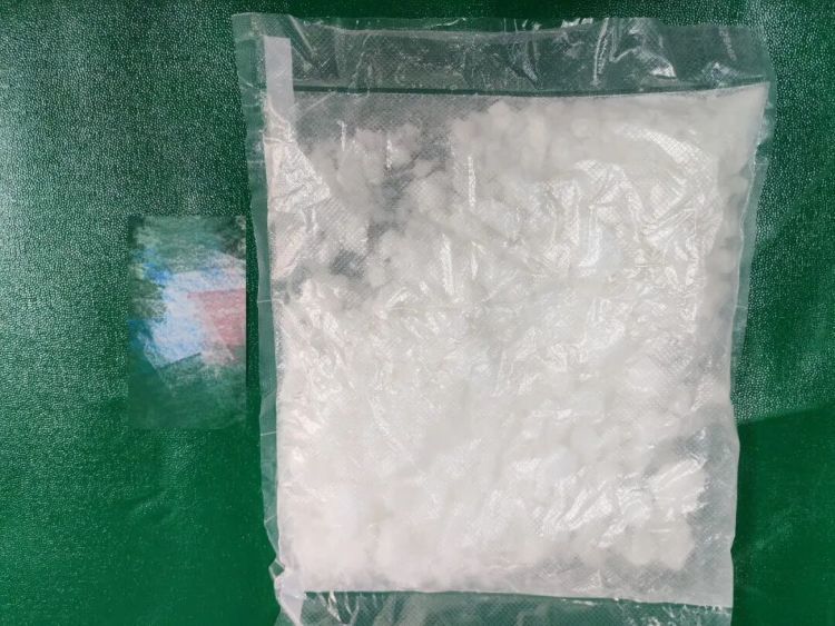 广州海关在油漆桶内查获一批毒品氯胺酮(俗称“K粉”) 广州海关在油漆桶内查获一批毒品氯胺酮(俗称“K粉”)