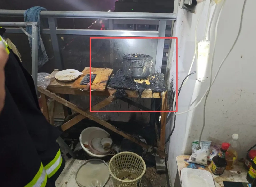 仅离开15分钟!80元网购电饭煲突然喷火,家里做饭的都要看 仅离开15分钟!80元网购电饭煲突然喷火,家里做饭的都要看
