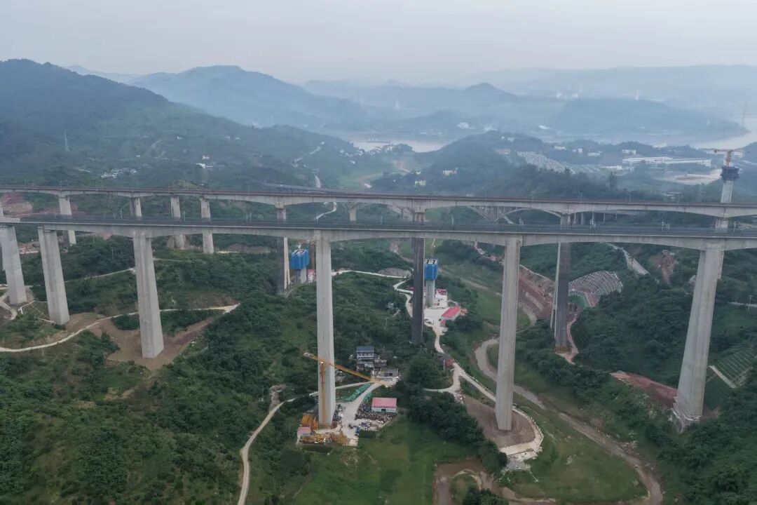 2.5小时到昆明、50分钟到成都、2.5小时到西安……重庆多条高铁建设,正“多点开花”! 2.5小时到昆明、50分钟到成都、2.5小时到西安……重庆多条高铁建设,正“多点开花”!