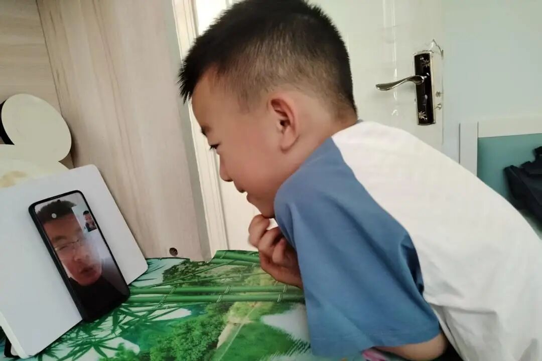 “爸爸,你的手什么时候才能好呀?”听到这话,他几度哽咽失语 “爸爸,你的手什么时候才能好呀?”听到这话,他几度哽咽失语
