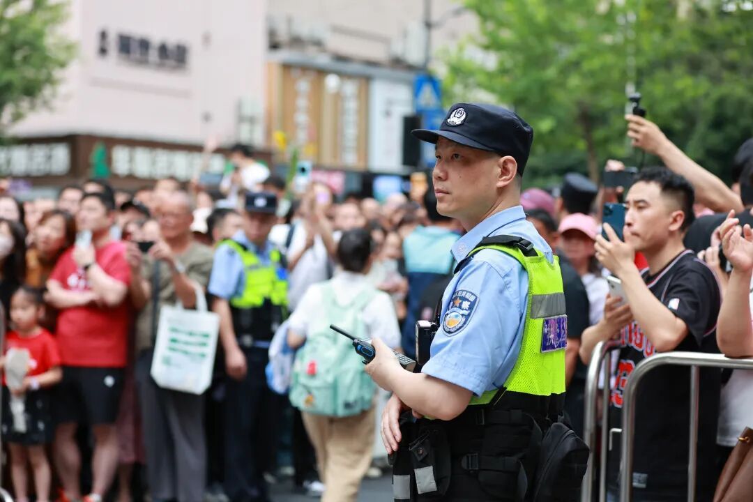 全国Ⅰ卷高考作文,民警这样写→ 全国Ⅰ卷高考作文,民警这样写→