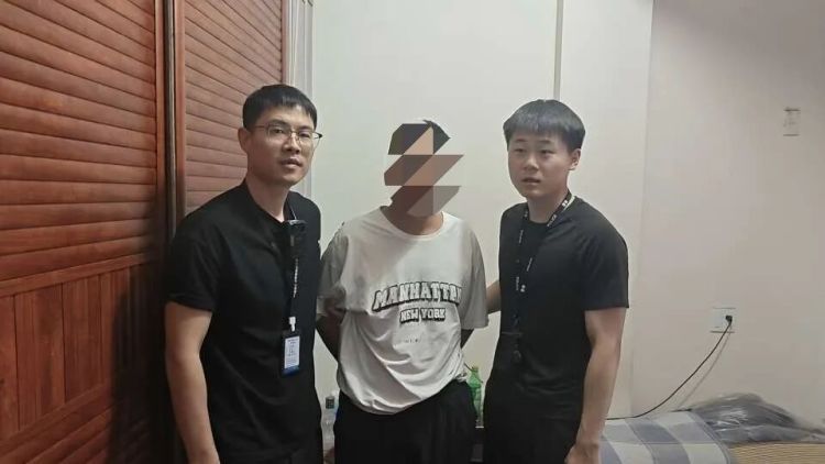 男子轻信网传“偷车冷知识”,频频拉车门盗窃,民警仅用3小时就将其抓获 男子轻信网传“偷车冷知识”,频频拉车门盗窃,民警仅用3小时就将其抓获