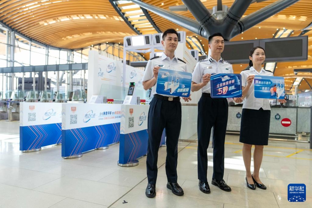 港珠澳大桥香港口岸将于6月25日启用“无感通关” 港珠澳大桥香港口岸将于6月25日启用“无感通关”