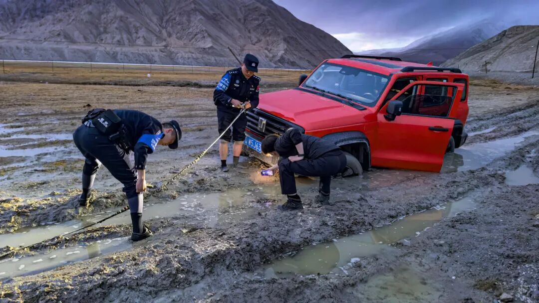 “爸爸,你的手什么时候才能好呀?”听到这话,他几度哽咽失语 “爸爸,你的手什么时候才能好呀?”听到这话,他几度哽咽失语