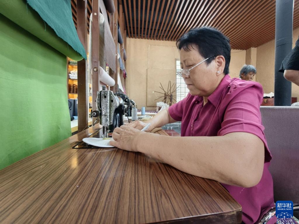 西柏坡镇北庄村：布鞋产业助农增收