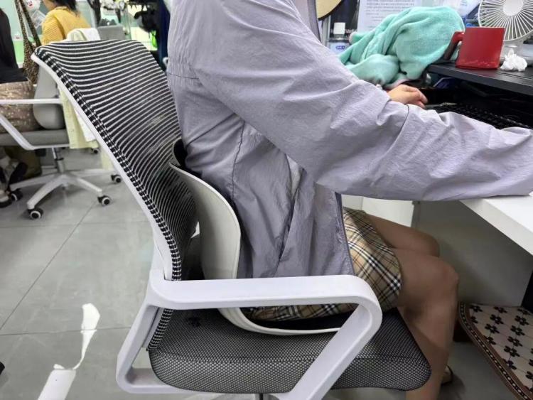 网红护腰坐垫真的有用吗？4个护腰方法 久坐人群必看
