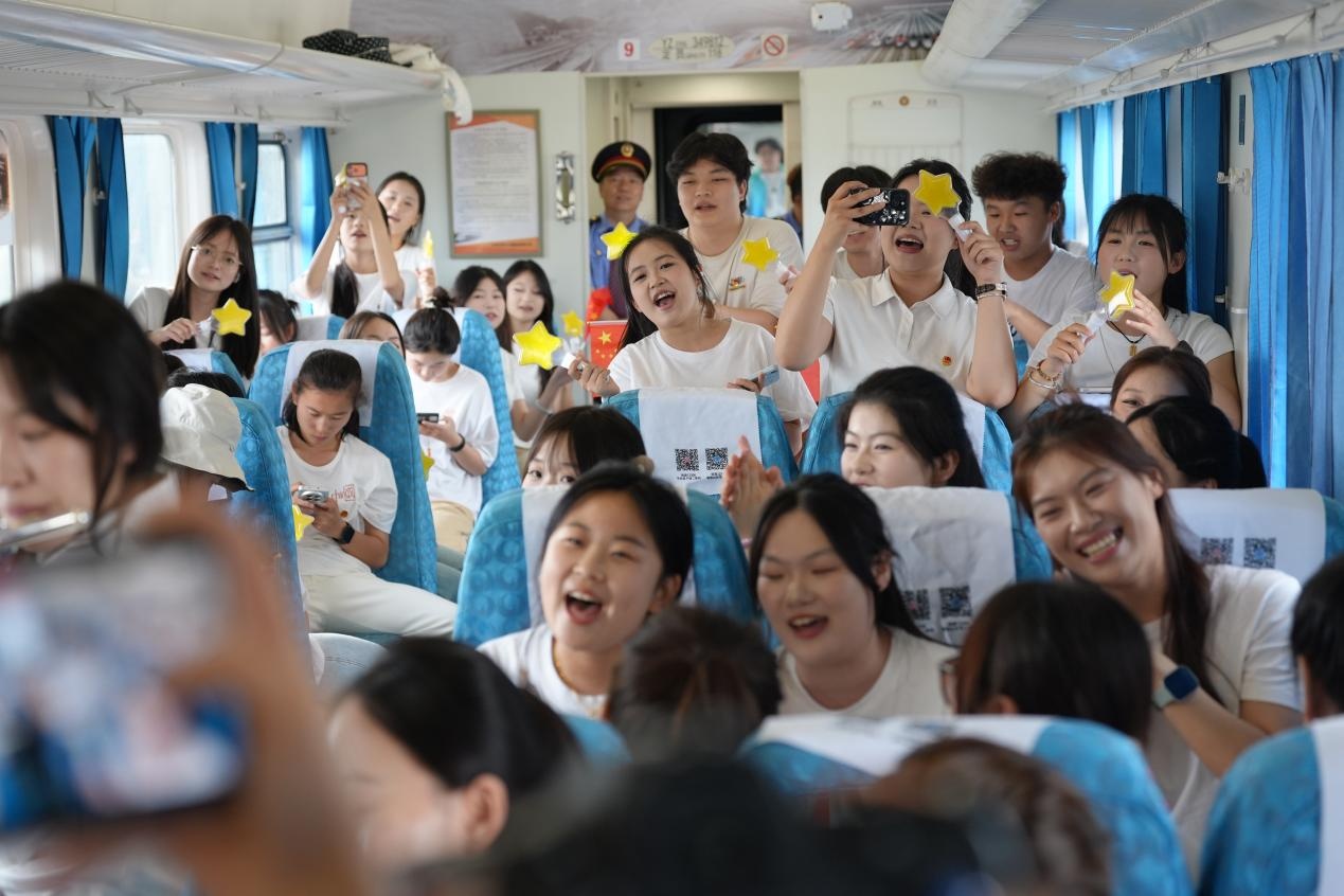 武汉东站暖心护航幼专学子毕业之旅
