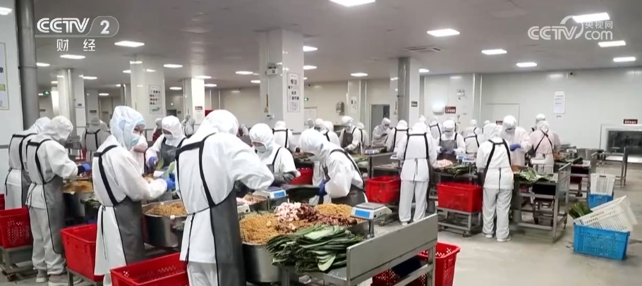 舌尖上的端午口味上“新”成亮点 粽包“万物”受追捧销售火热 舌尖上的端午口味上“新”成亮点 粽包“万物”受追捧销售火热