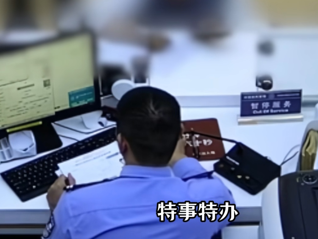 "我丈夫去世了!"上海一女子拿出死亡证明,一开口忍不住哽咽!下一幕全网动容… "我丈夫去世了!"上海一女子拿出死亡证明,一开口忍不住哽咽!下一幕全网动容…