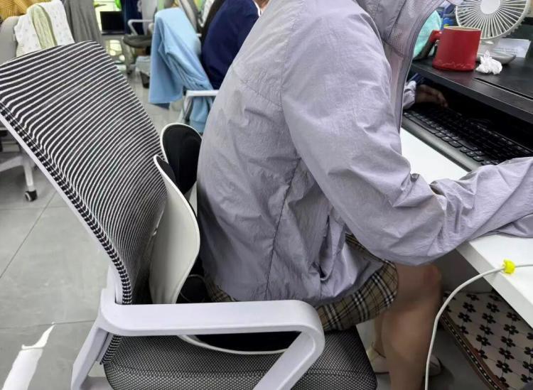网红护腰坐垫真的有用吗？4个护腰方法 久坐人群必看