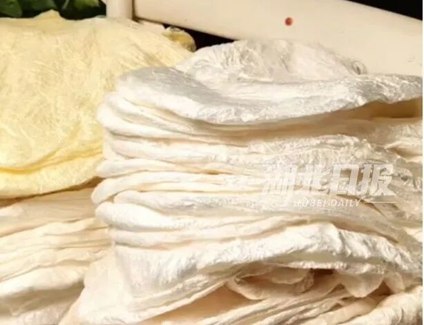 儿子想做蚕丝被,妈妈网购1万粒蚕卵,全家耗时六十多天,手搓两床被子 儿子想做蚕丝被,妈妈网购1万粒蚕卵,全家耗时六十多天,手搓两床被子