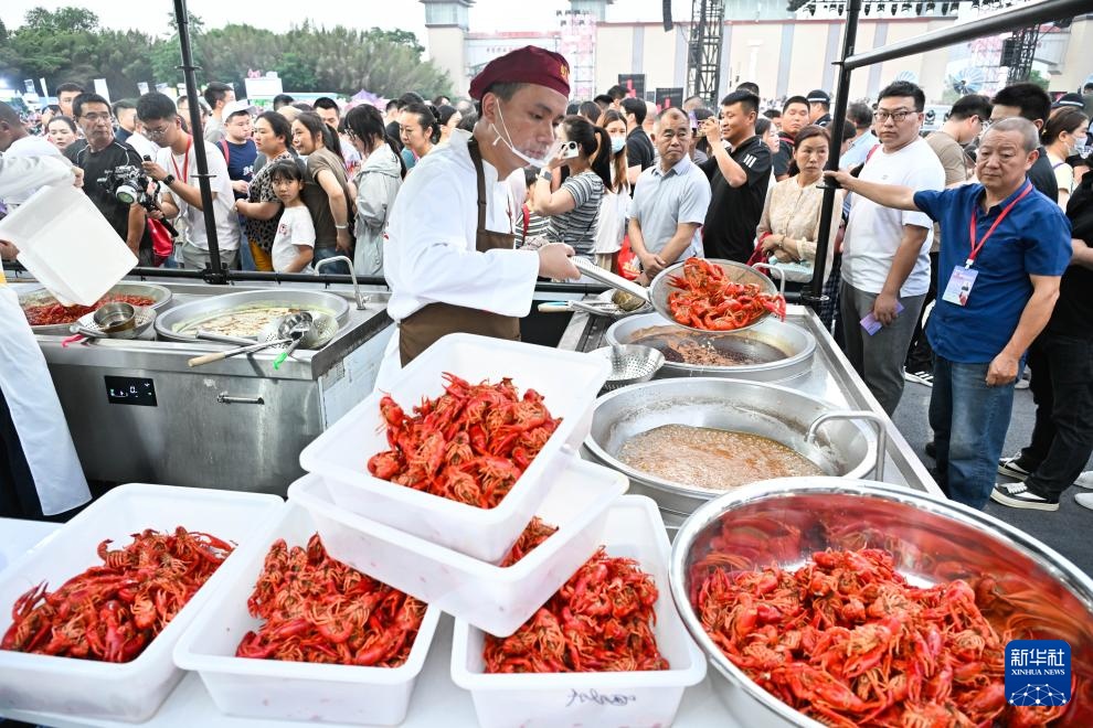 江苏盱眙:欢乐龙虾宴火爆开席 江苏盱眙:欢乐龙虾宴火爆开席