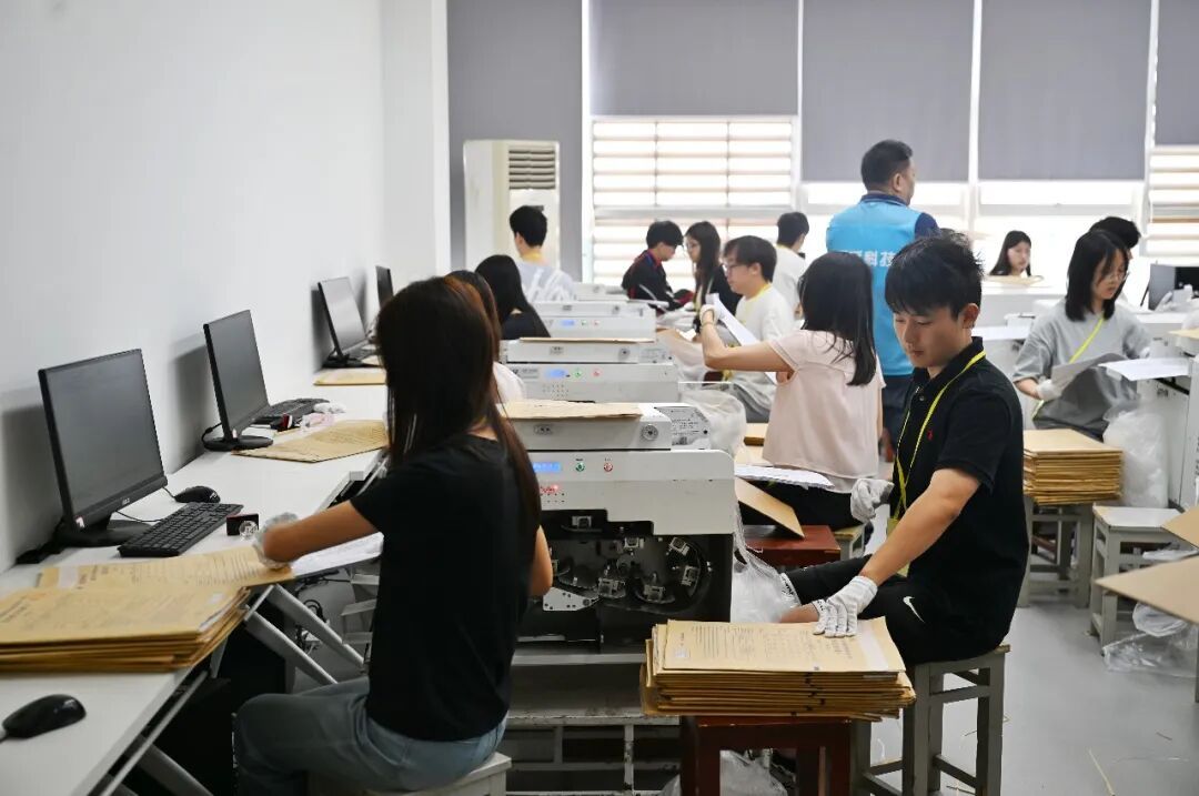 近126万份试卷怎样打分?探访重庆高考评卷现场 近126万份试卷怎样打分?探访重庆高考评卷现场