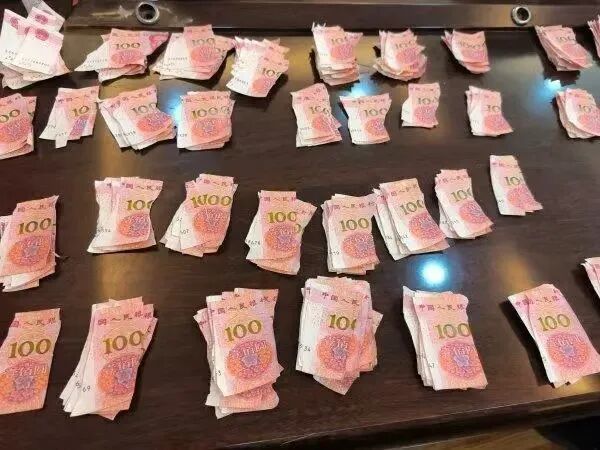 80岁老人撕碎近20万元养老积蓄,碎片超1万张!家人紧急求助银行,结局感人 80岁老人撕碎近20万元养老积蓄,碎片超1万张!家人紧急求助银行,结局感人