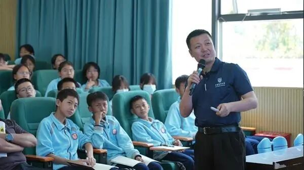 在大理上一堂“流动科学课” 在大理上一堂“流动科学课”