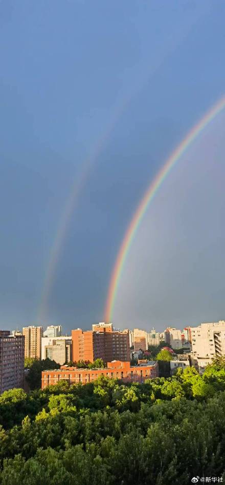 雨后北京现绝美双彩虹