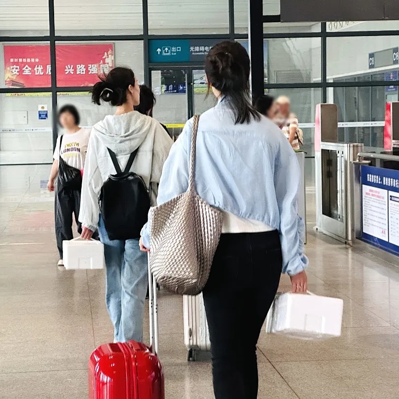 最近,安检仪被圆形光斑“霸屏”…… 最近,安检仪被圆形光斑“霸屏”……