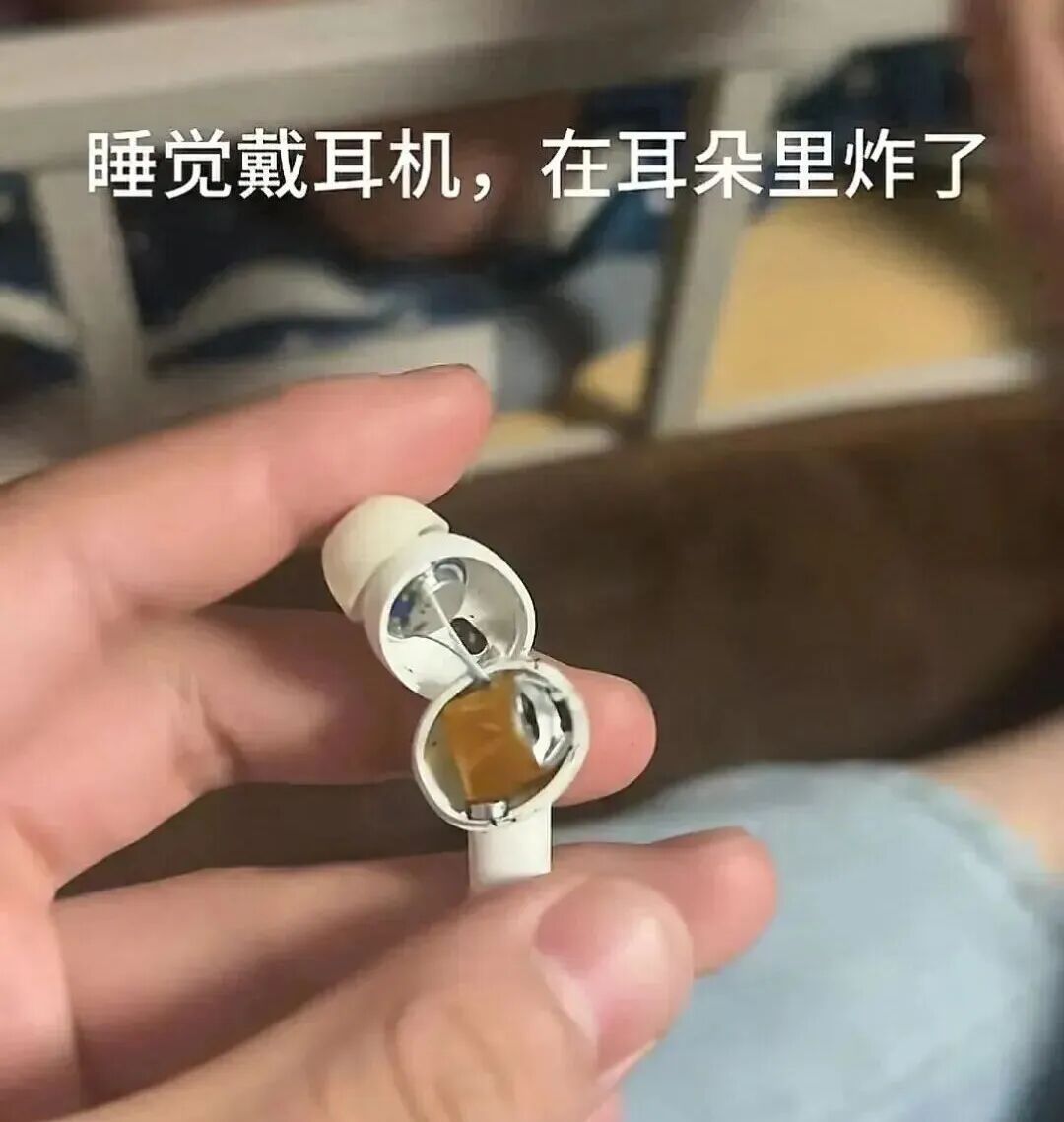 “睡觉时蓝牙耳机突然在耳内爆炸”，当事人：涉事产品并非“杂牌”