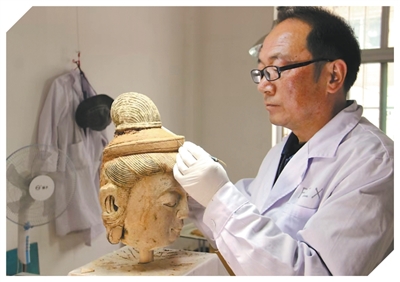 如何让沉睡的文化瑰宝焕发新生？文物修复师有妙招