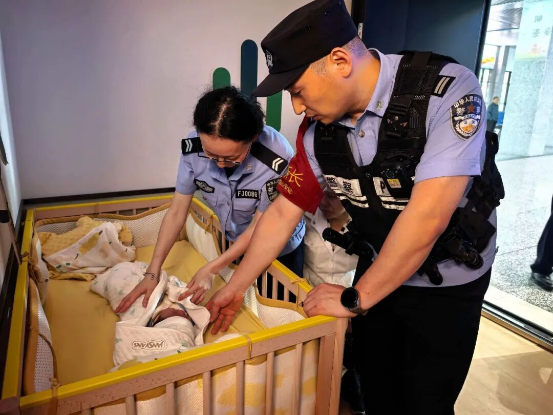 惊魂3小时!火车上的“拐骗”乌龙:奶奶抱走孙子,亲爹报警称“保姆”作案 惊魂3小时!火车上的“拐骗”乌龙:奶奶抱走孙子,亲爹报警称“保姆”作案