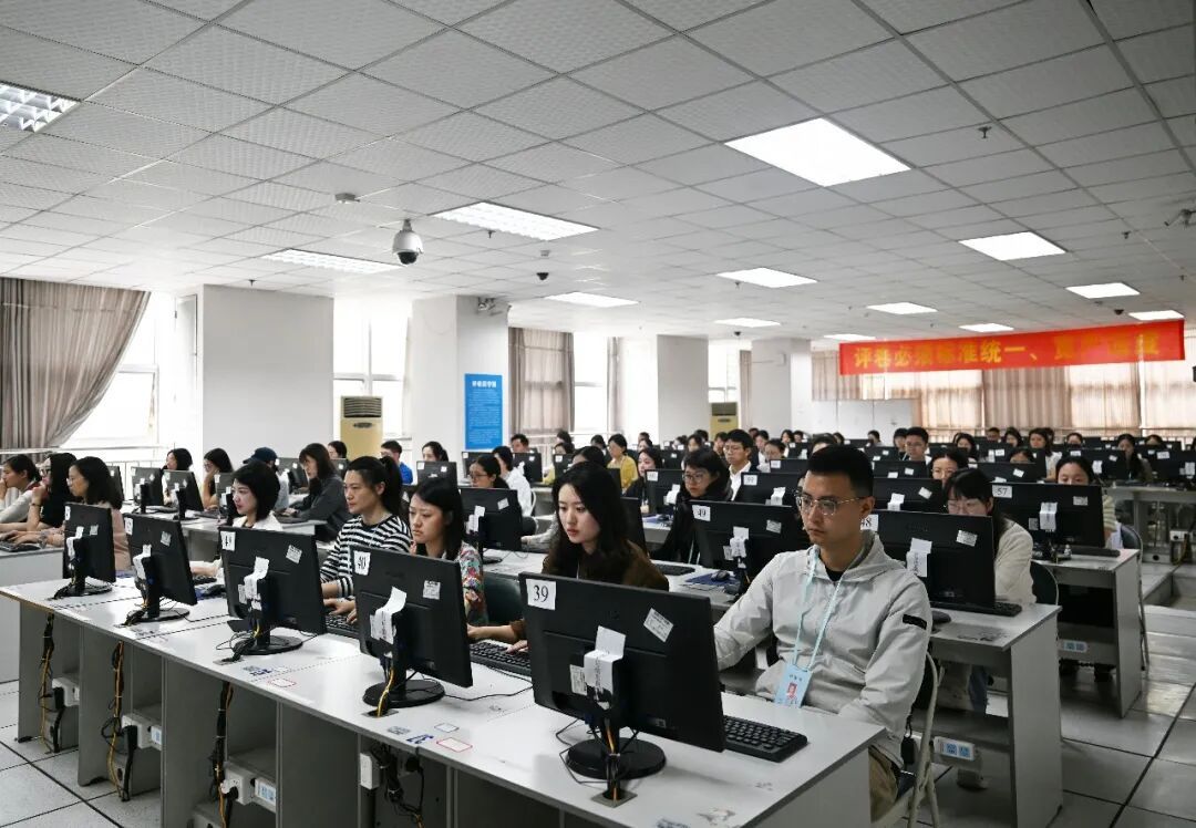 近126万份试卷怎样打分?探访重庆高考评卷现场 近126万份试卷怎样打分?探访重庆高考评卷现场