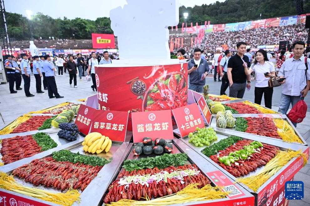江苏盱眙:欢乐龙虾宴火爆开席 江苏盱眙:欢乐龙虾宴火爆开席