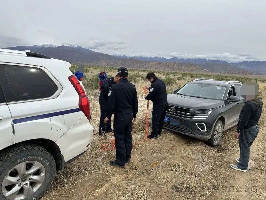 “加个微信吧,以后你们就是我在青海的朋友……” “加个微信吧,以后你们就是我在青海的朋友……”