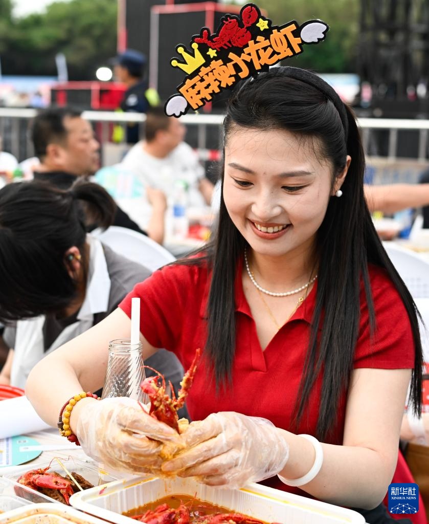 江苏盱眙:欢乐龙虾宴火爆开席 江苏盱眙:欢乐龙虾宴火爆开席