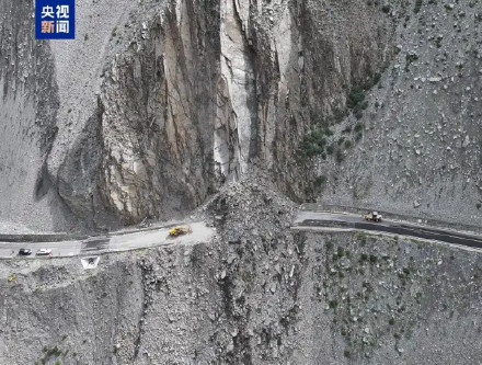 受夜间降雨影响出现山体塌方 独库公路部分路段实行双向交通管制
