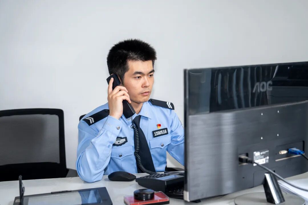 丈夫：“这钱借给侄子结婚用......”妻子：“我不知道啊”