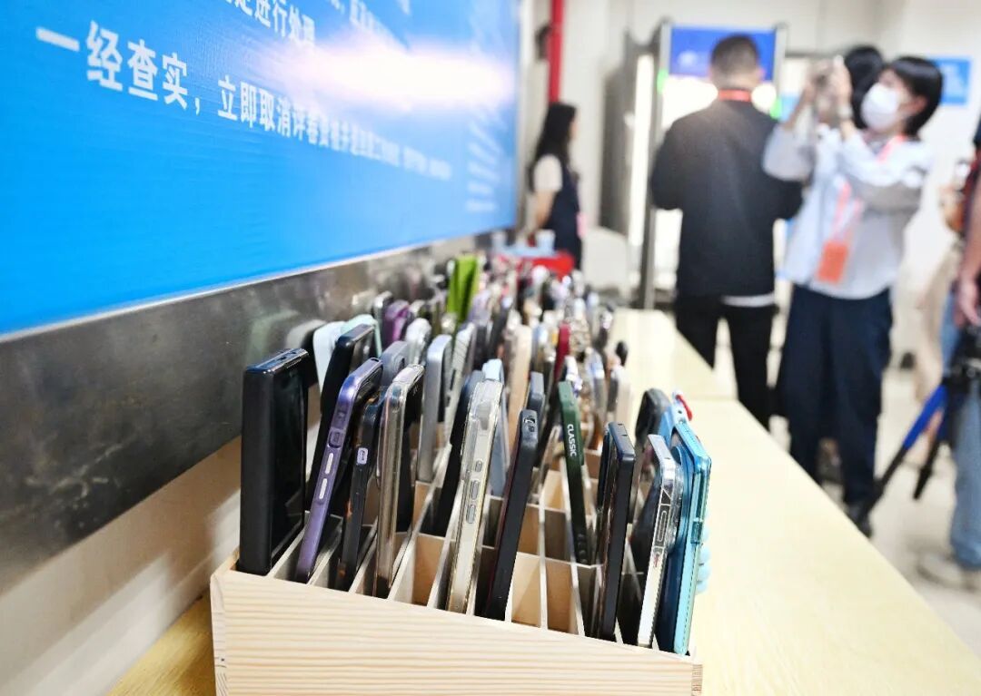 近126万份试卷怎样打分?探访重庆高考评卷现场 近126万份试卷怎样打分?探访重庆高考评卷现场