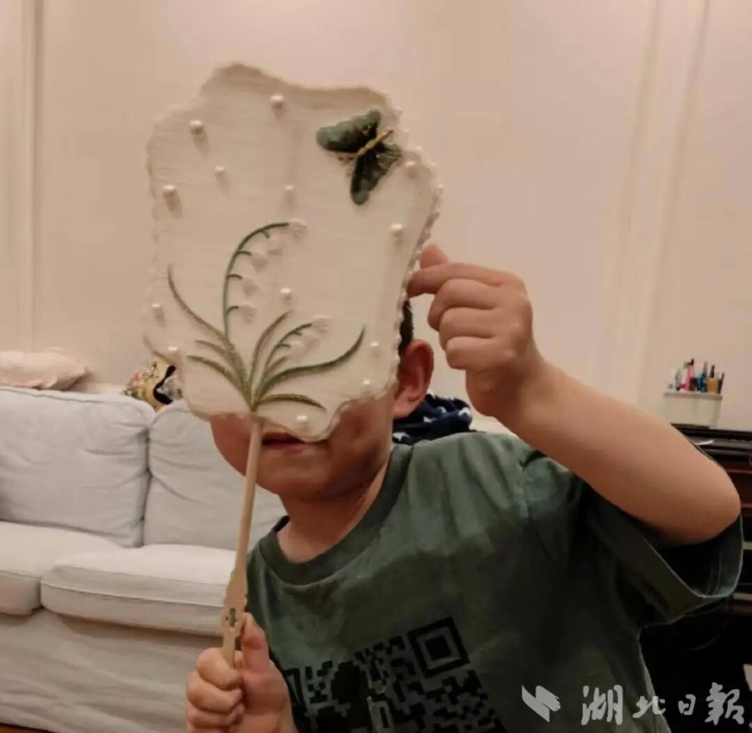 儿子想做蚕丝被,妈妈网购1万粒蚕卵,全家耗时六十多天,手搓两床被子 儿子想做蚕丝被,妈妈网购1万粒蚕卵,全家耗时六十多天,手搓两床被子