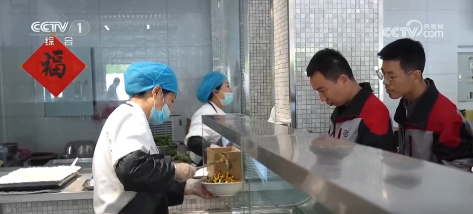 吃上可口饭菜、生病有人关心 多项民生“微实事”提升普通劳动者“幸福指数” 吃上可口饭菜、生病有人关心 多项民生“微实事”提升普通劳动者“幸福指数”