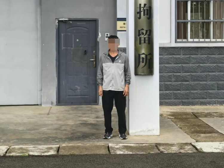 云南罗平警方:辱骂110接警员,一男子被拘八日 云南罗平警方:辱骂110接警员,一男子被拘八日