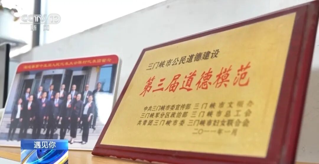 领结婚证六小时后丈夫出车祸,她一诺相守十九年! 领结婚证六小时后丈夫出车祸,她一诺相守十九年!