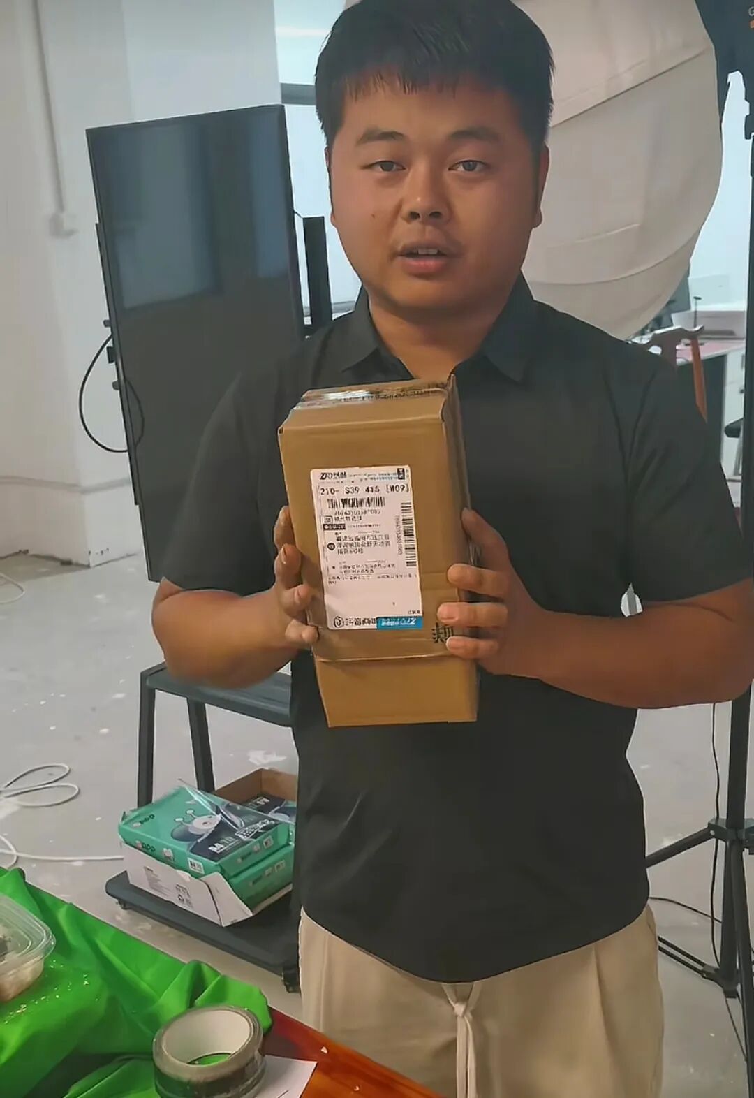 桃园遇虫灾老板网上求助 网友支招:不杀虫,卖虫!结果意外闯出昆虫经济新赛道 桃园遇虫灾老板网上求助 网友支招:不杀虫,卖虫!结果意外闯出昆虫经济新赛道