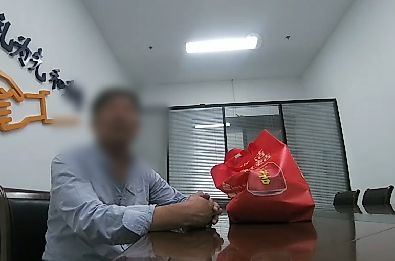 丈夫：“这钱借给侄子结婚用......”妻子：“我不知道啊”